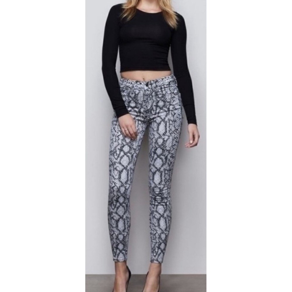 Good American Good Waist Gray/Black/White Snake Print Pants